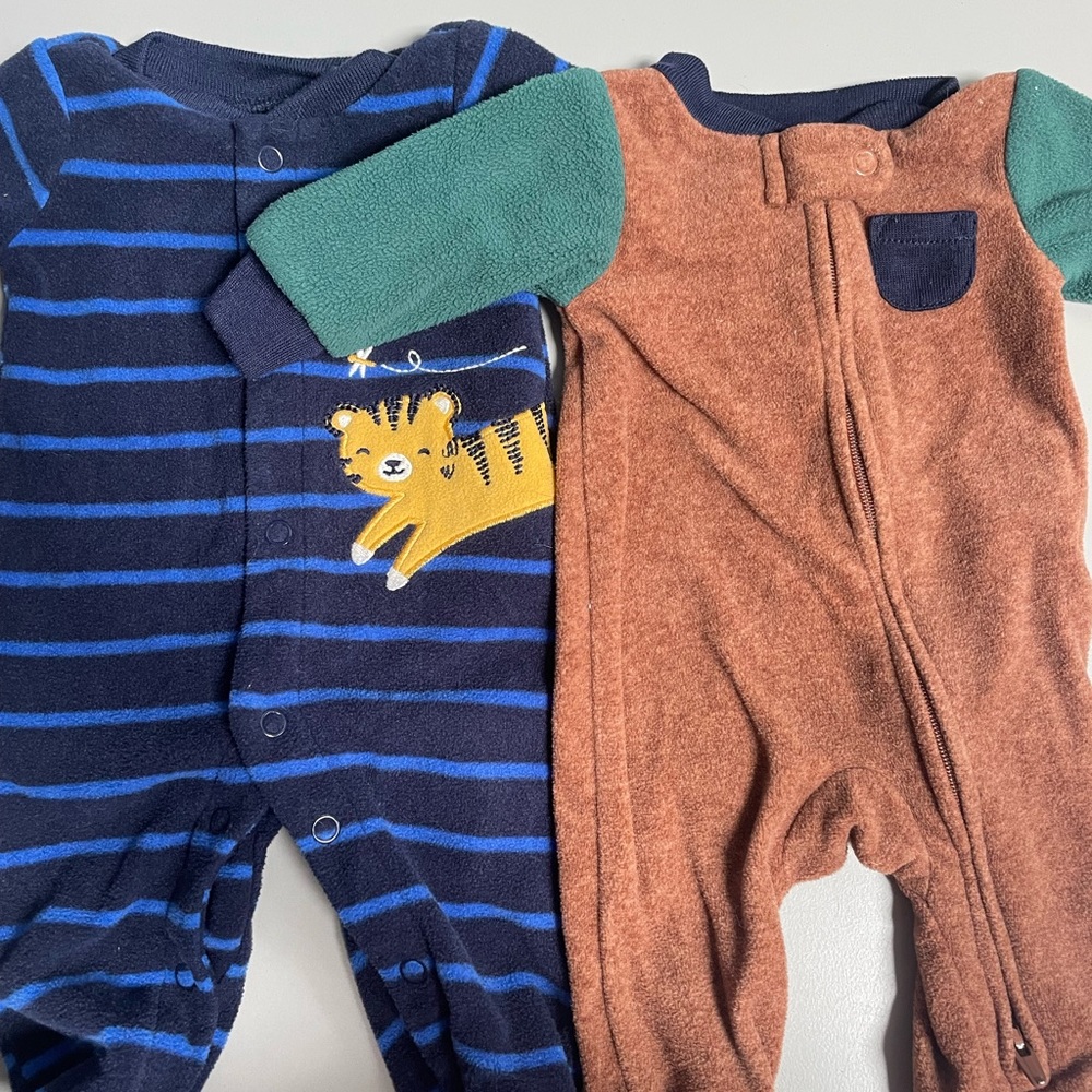 2 pack PREEMIE fuzzy footies